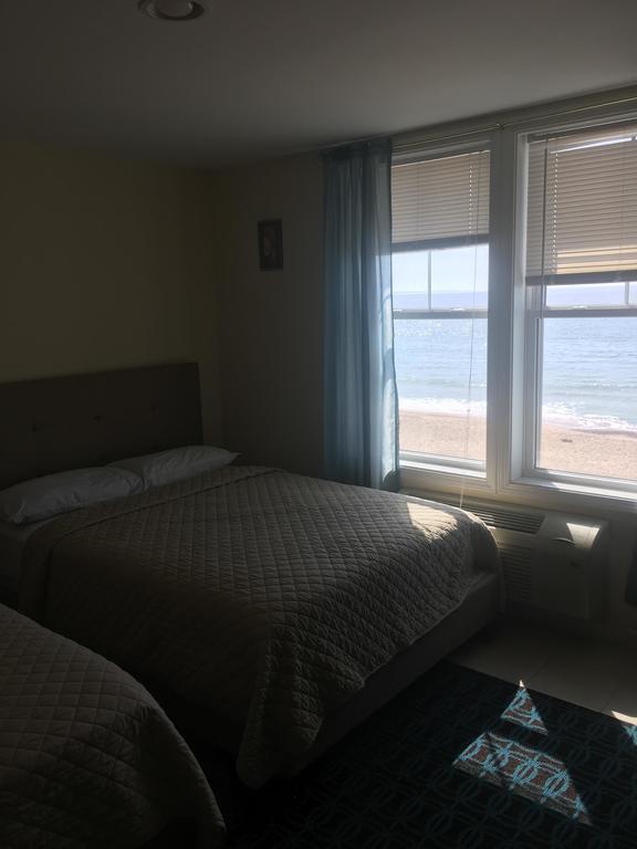 Misquamicut Beach Front Inn Westerly Exterior photo