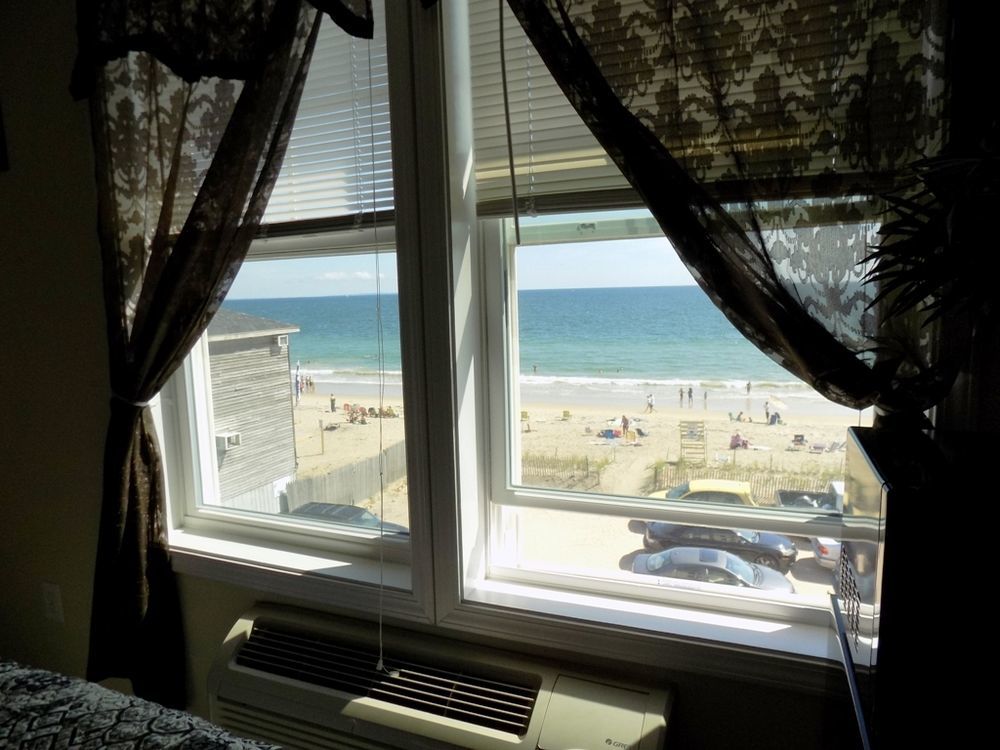 Misquamicut Beach Front Inn Westerly Exterior photo