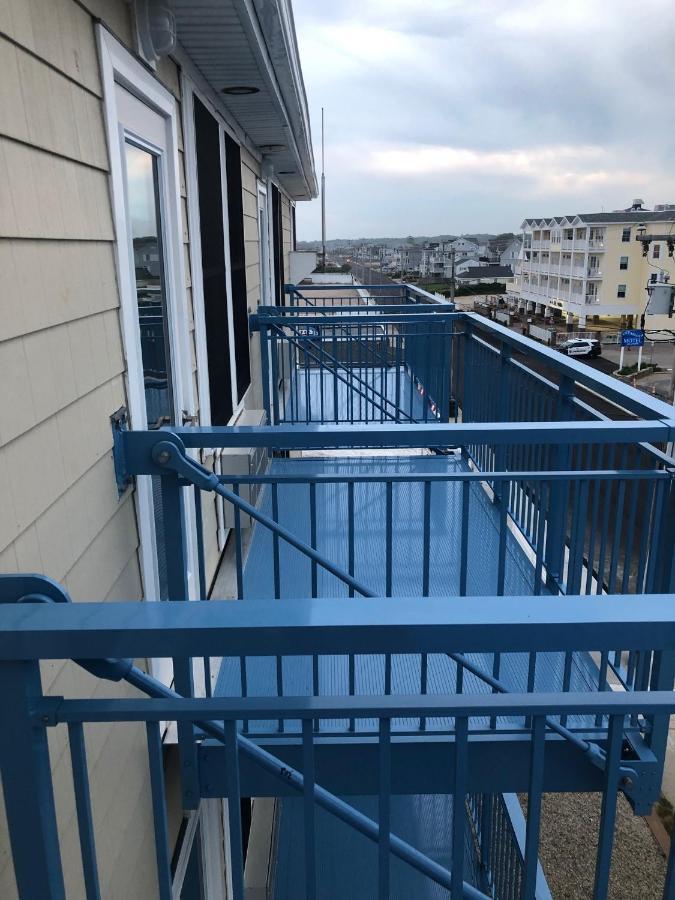 Misquamicut Beach Front Inn Westerly Exterior photo